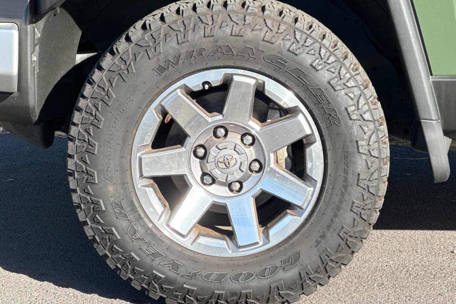 Used 2014 Toyota FJ Cruiser 4WD image 24