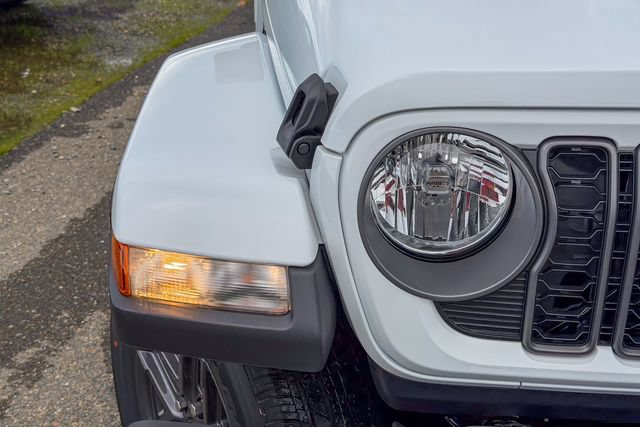 New 2026 Jeep Gladiator Sport AWD/4WD image 5
