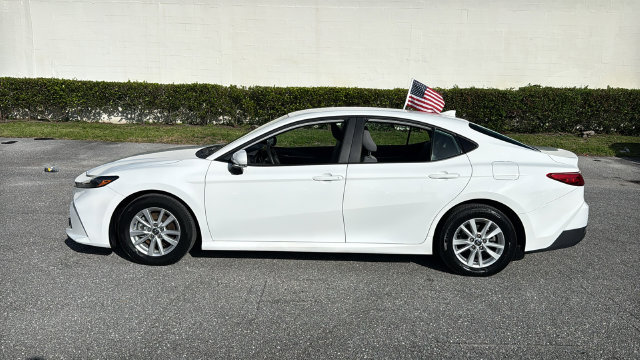 Used 2025 Toyota Camry LE w/ Convenience Package FWD image 4