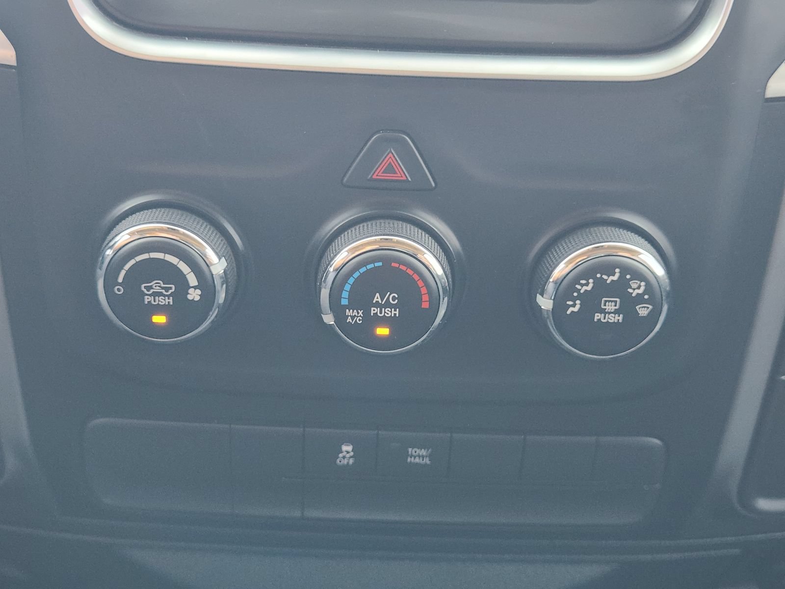 Used 2022 RAM 1500 Classic SLT AWD/4WD image 18