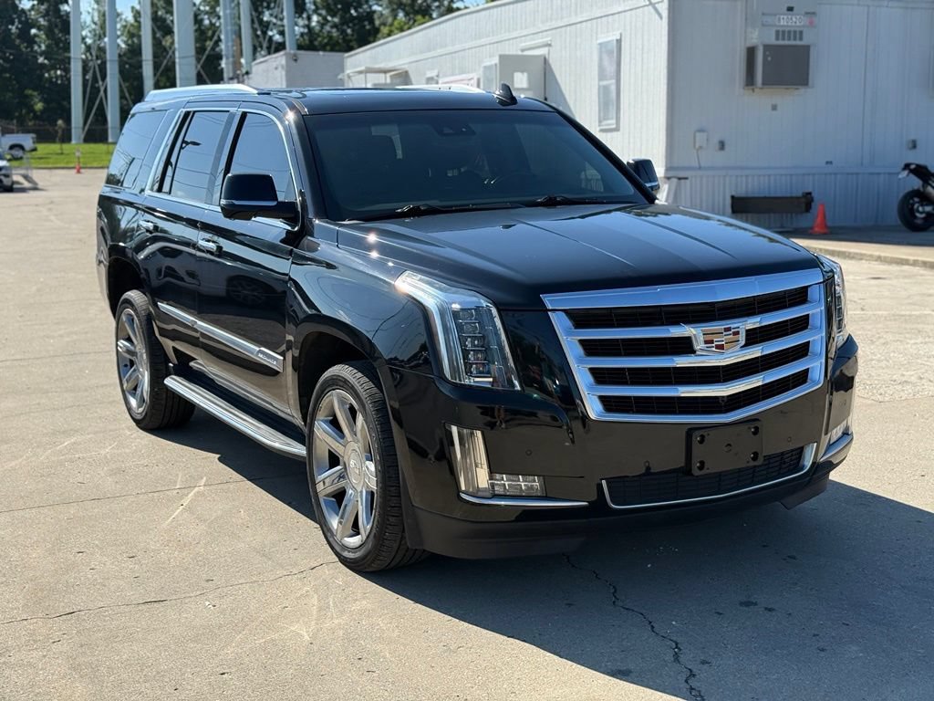 Used 2019 Cadillac Escalade Luxury AWD/4WD image 4