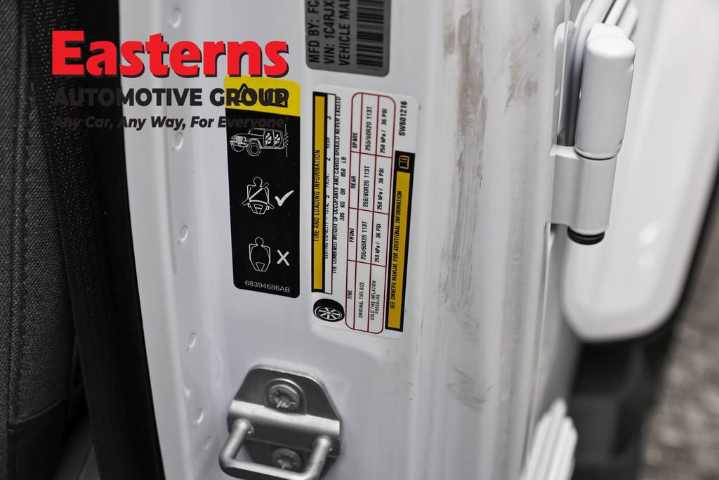 Used 2025 Jeep Wrangler Unlimited Sahara AWD/4WD image 31