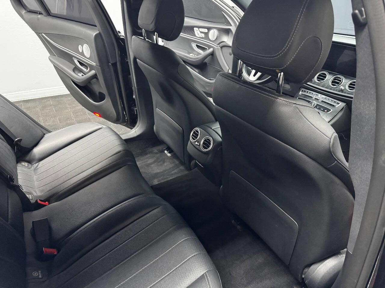 Used 2020 Mercedes-Benz E 350 Sedan image 47