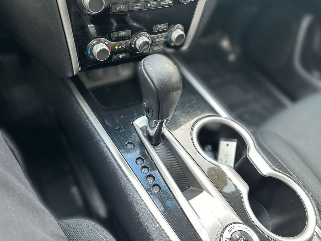 Used 2018 Nissan Pathfinder SV image 19