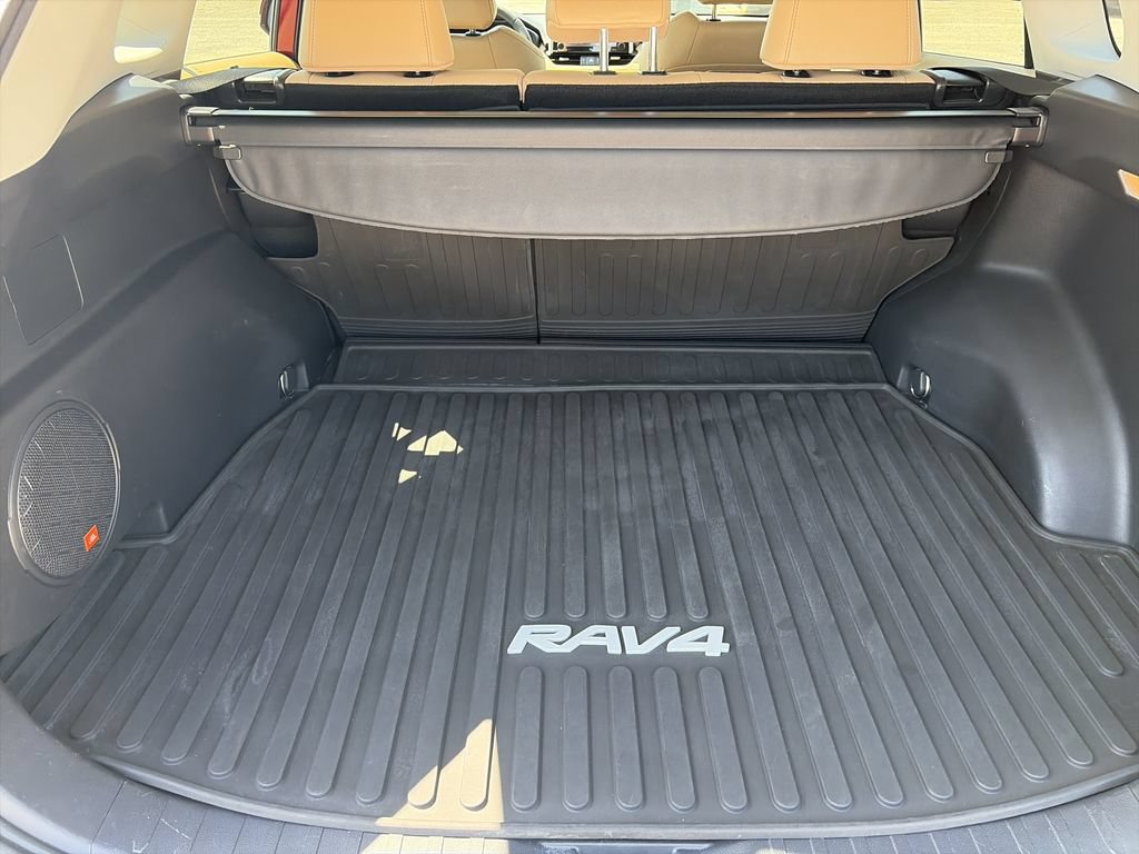 Used 2020 Toyota RAV4 Limited w/ Limited Grade Weather Package AWD/4WD image 29
