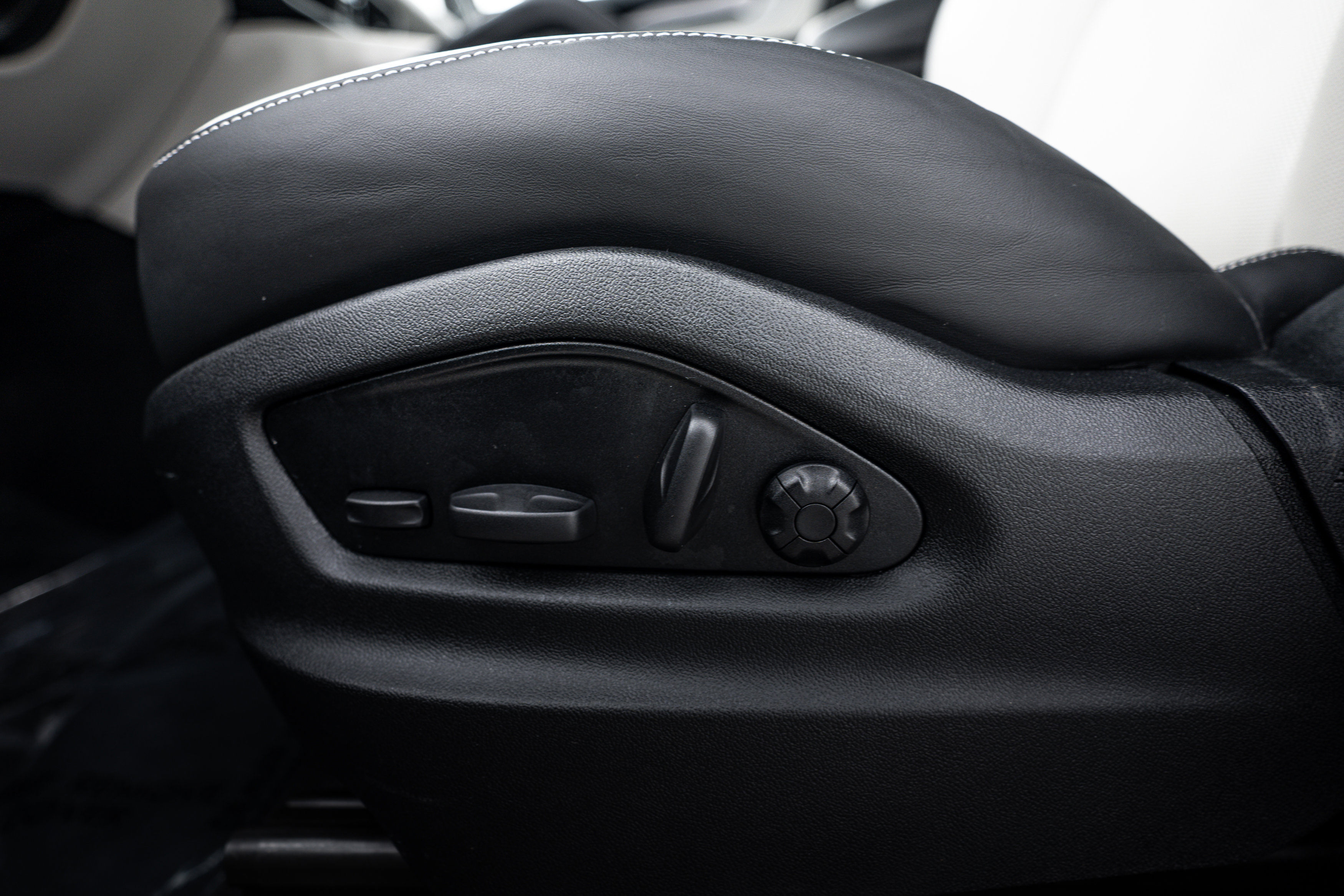 Certified 2025 Porsche Cayenne S image 20