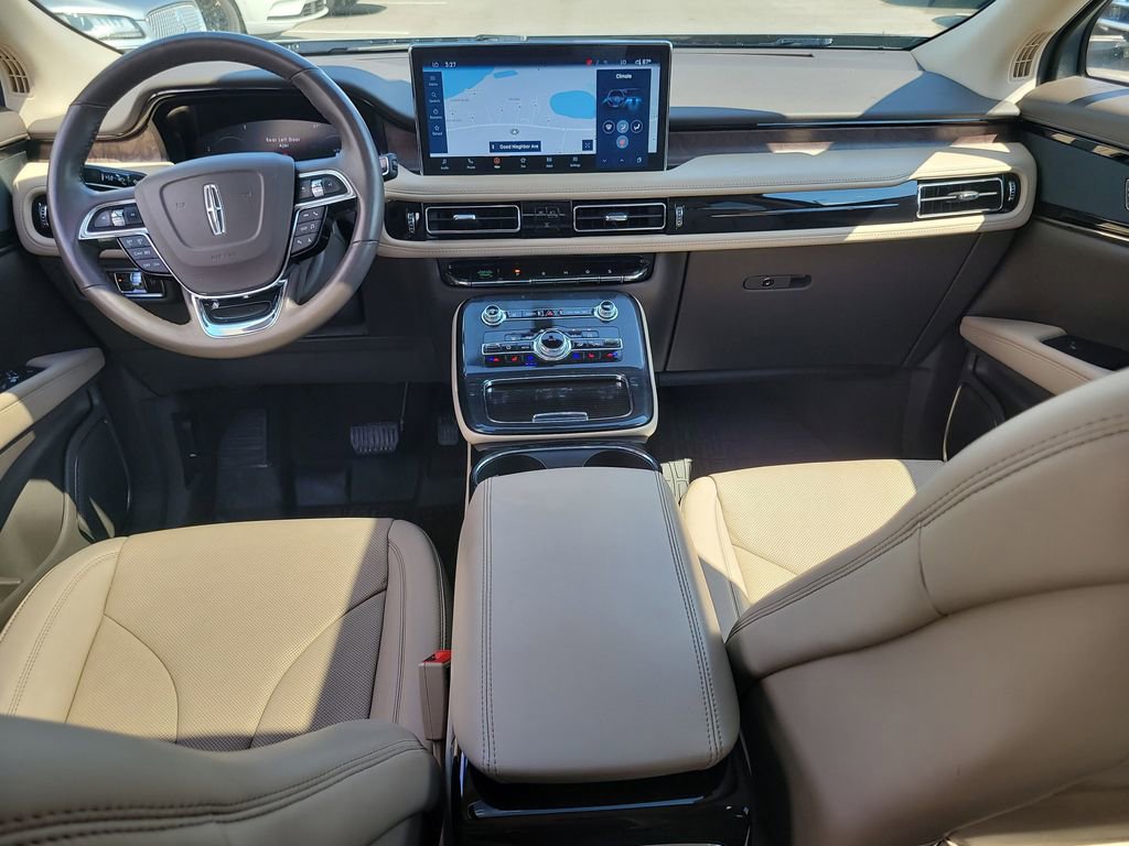 Used 2023 Lincoln Nautilus Reserve image 12