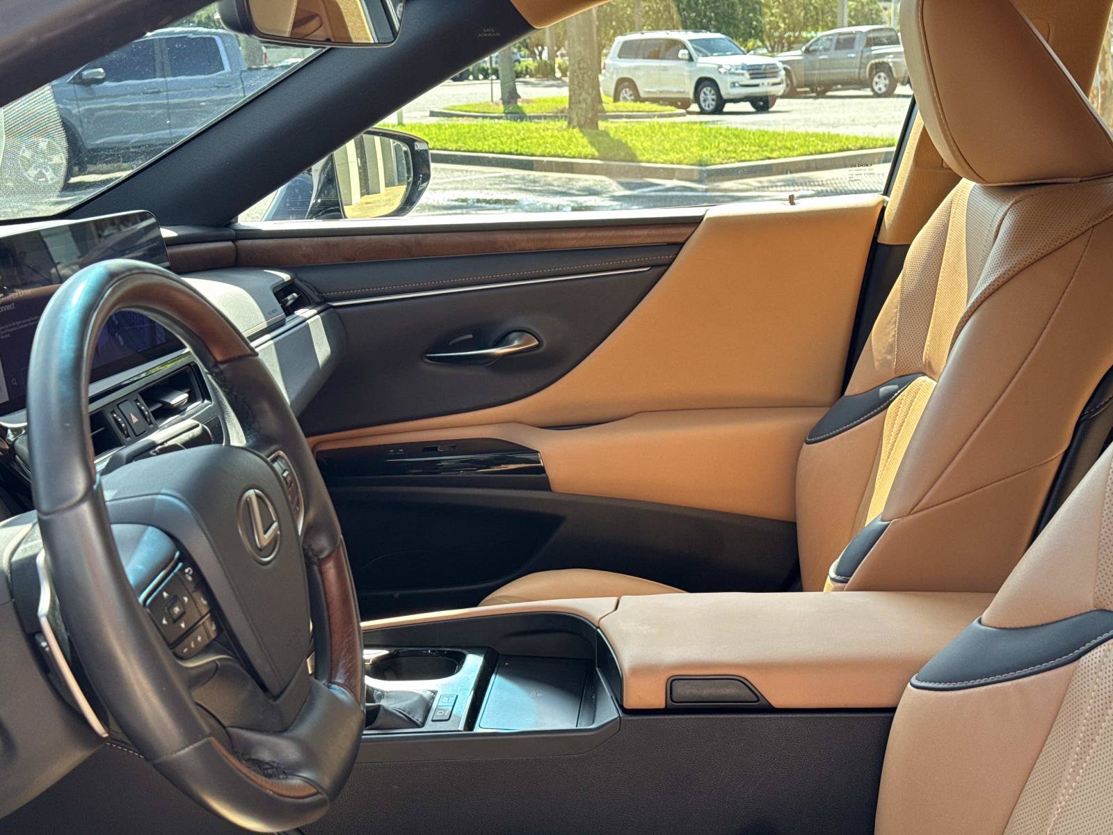 Used 2024 Lexus ES 300h w/ Technology Package FWD image 15
