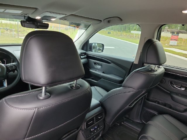 Used 2025 Honda Pilot EX-L image 13