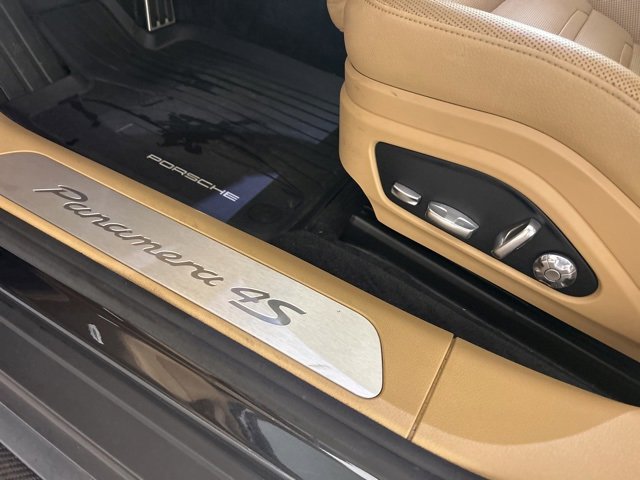 Used 2018 Porsche Panamera 4S image 19