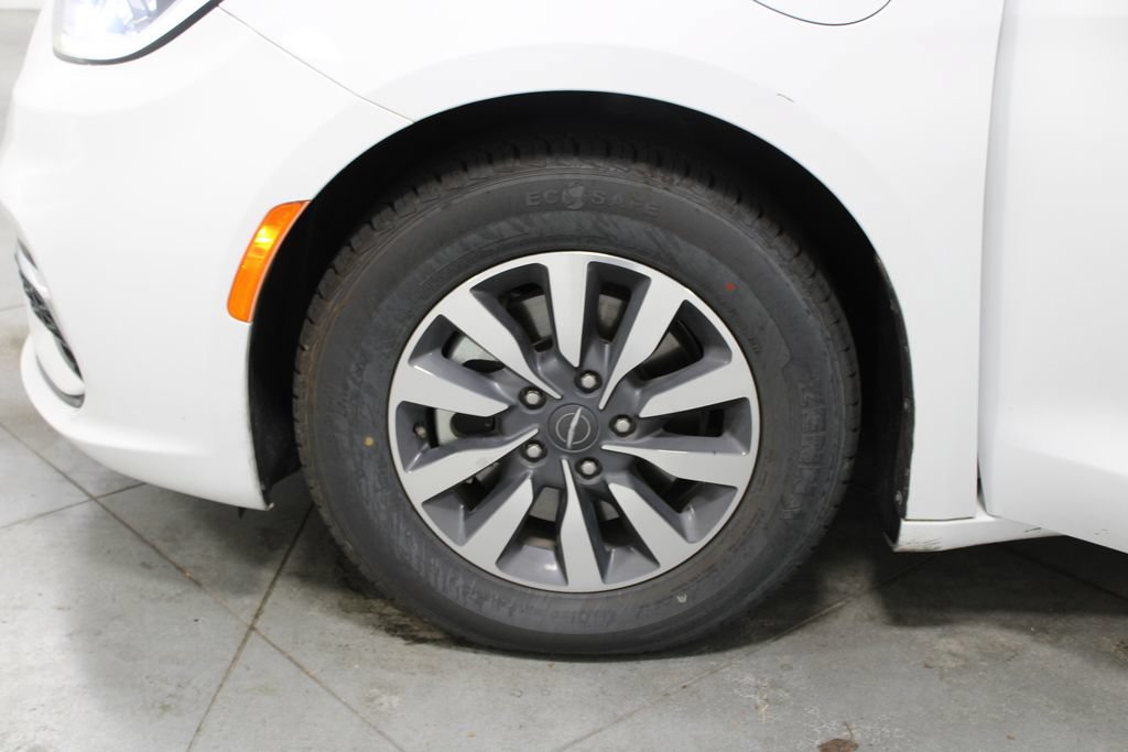 Used 2024 Nissan Versa SR FWD image 81