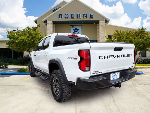 Used 2025 Chevrolet Colorado ZR2 w/ Technology Package AWD/4WD image 3