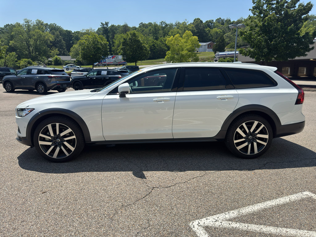 Certified 2025 Volvo V90 B6 Cross Country Ultra AWD/4WD image 6