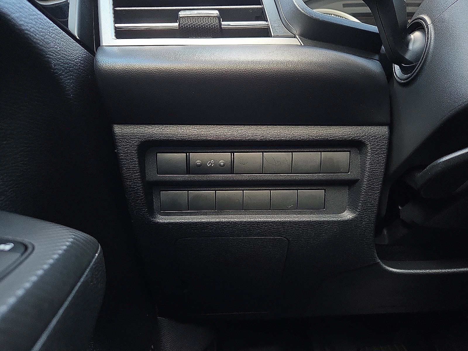 Used 2024 Mitsubishi Outlander ES FWD image 21