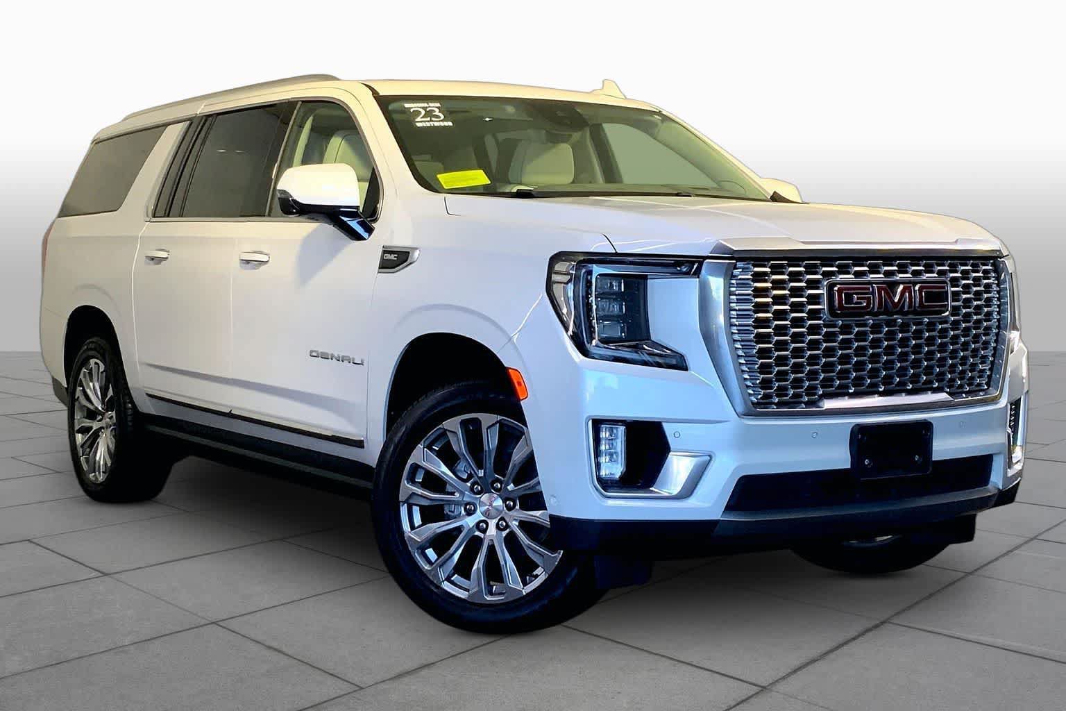 Used 2023 GMC Yukon XL Denali w/ Denali Reserve Package AWD/4WD image 3