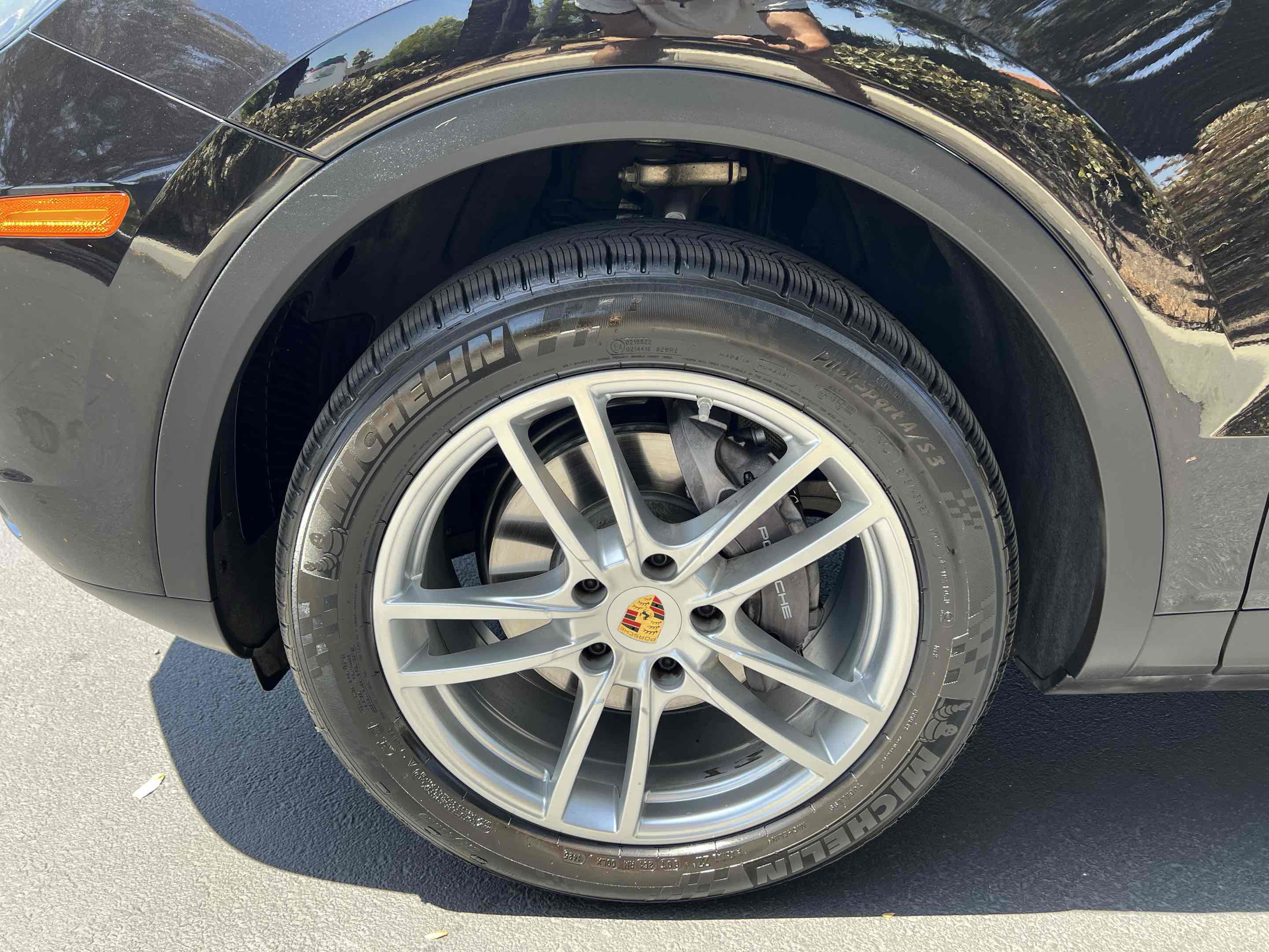 Used 2019 Porsche Cayenne w/ Premium Package AWD/4WD image 93