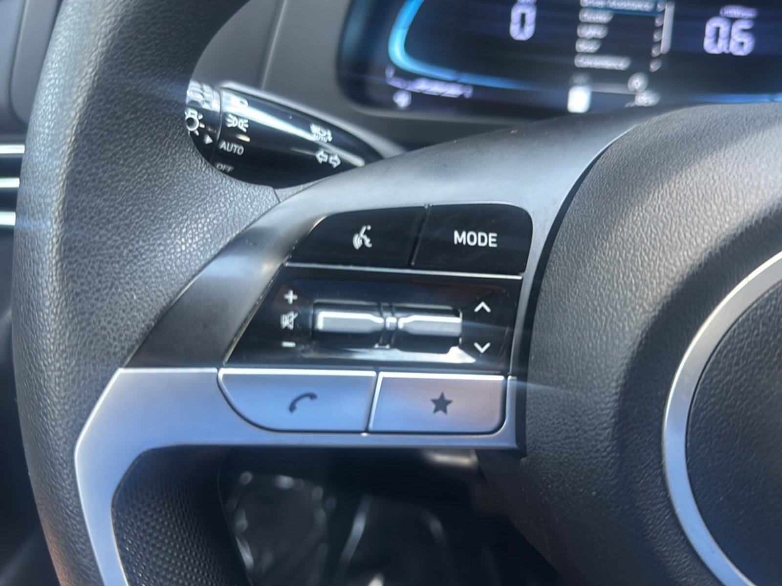 Used 2025 Hyundai Elantra SE FWD image 30