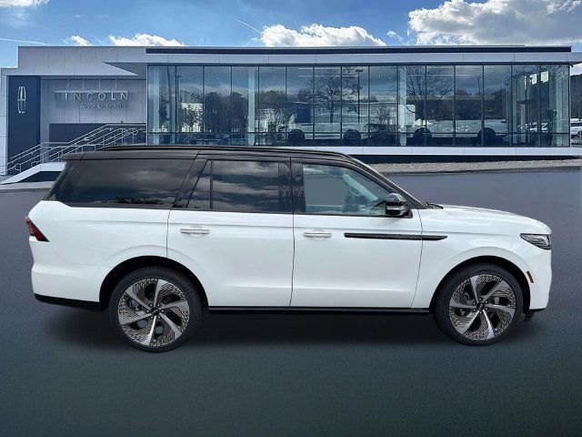 New 2027 Lincoln Navigator Black Label w/ Black Label Special Edition AWD/4WD image 9