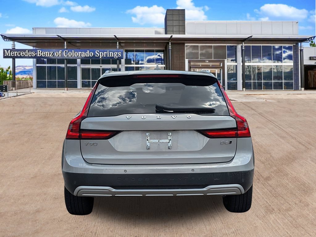 Used 2023 Volvo V90 B6 Cross Country Ultimate AWD/4WD image 6
