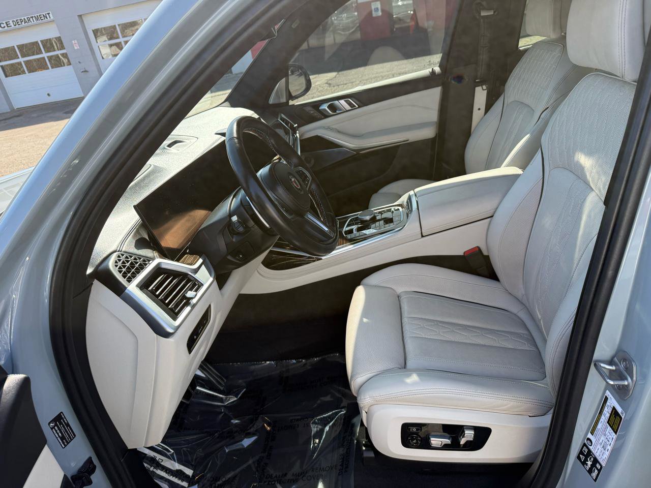 Used 2025 BMW X7 M60i image 40