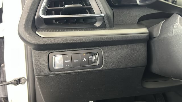 Used 2025 Chevrolet Traverse LT AWD/4WD image 19