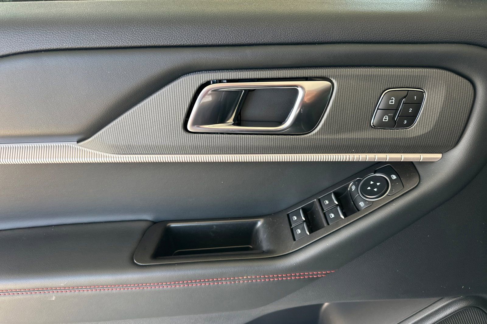 New 2026 Ford Explorer ST-Line w/ ST-Line Street Pack image 11