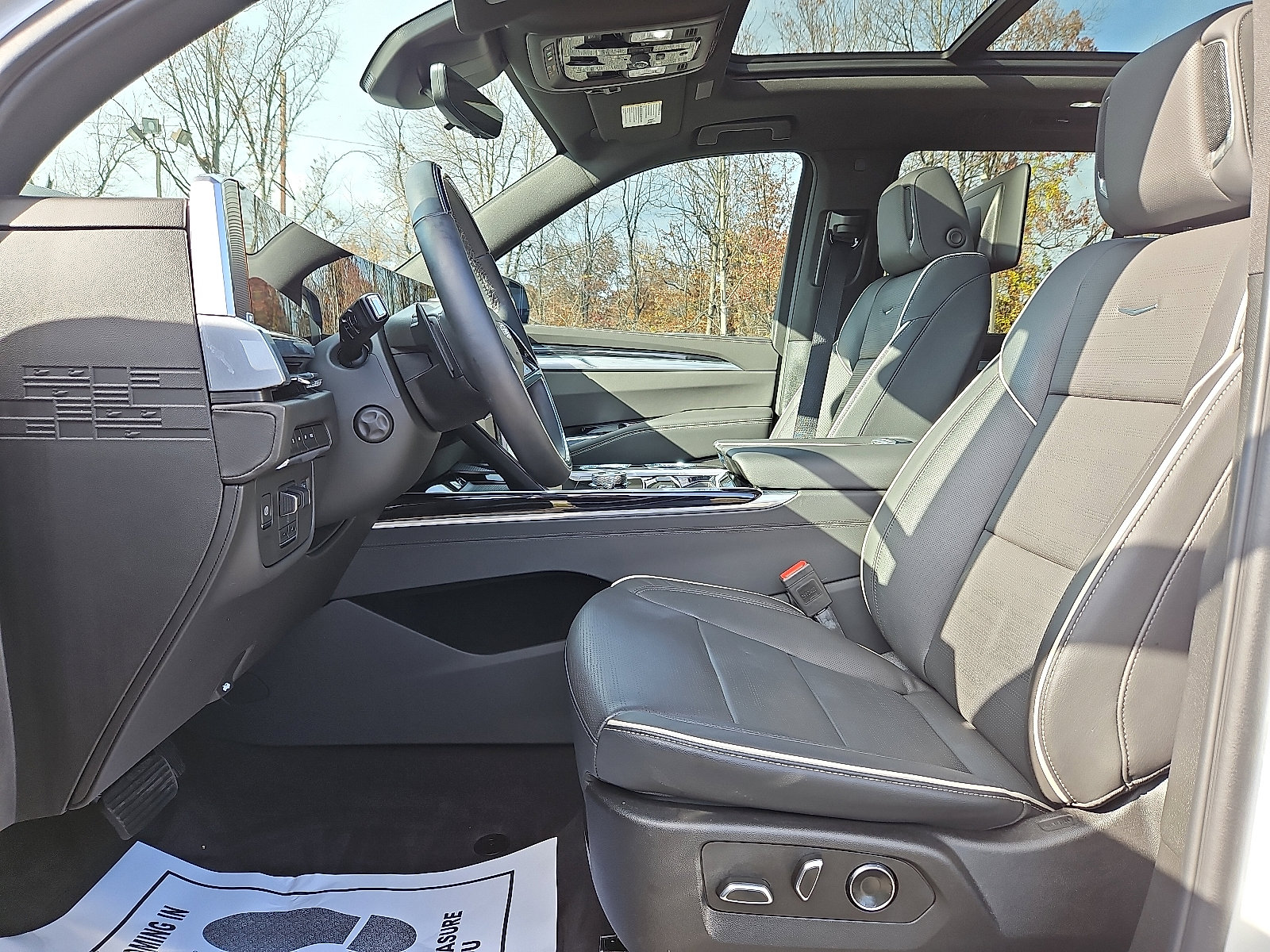 Certified 2025 Cadillac Escalade Sport w/ LPO, ONYX Package image 13