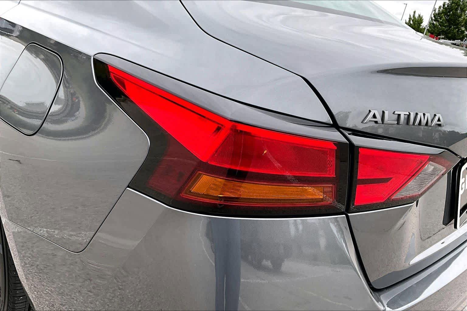 Used 2025 Nissan Altima 2.5 SV FWD image 29
