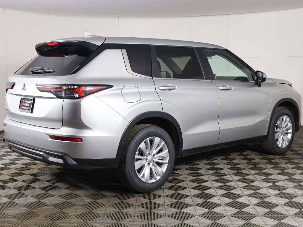 New 2026 Mitsubishi Outlander ES FWD image 9