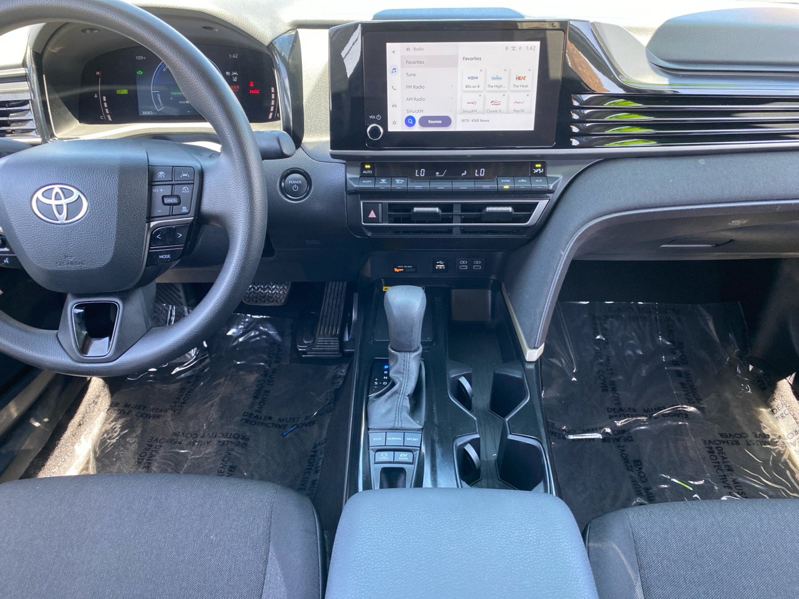 Used 2025 Toyota Camry LE FWD image 11