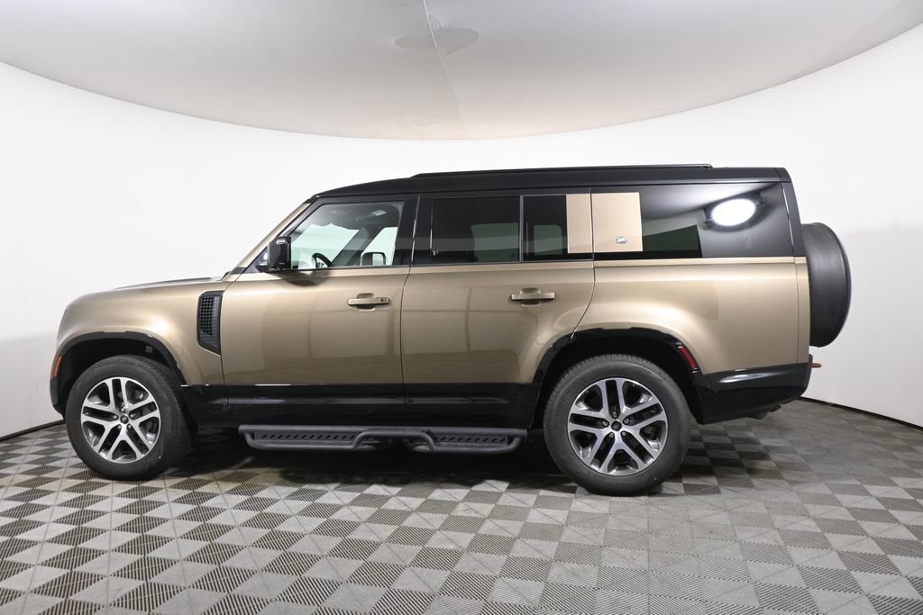 Used 2023 Land Rover Defender 130 X-Dynamic SE AWD/4WD image 2
