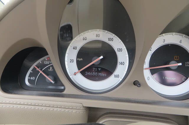 Used 2012 Mercedes-Benz SL 550 image 11