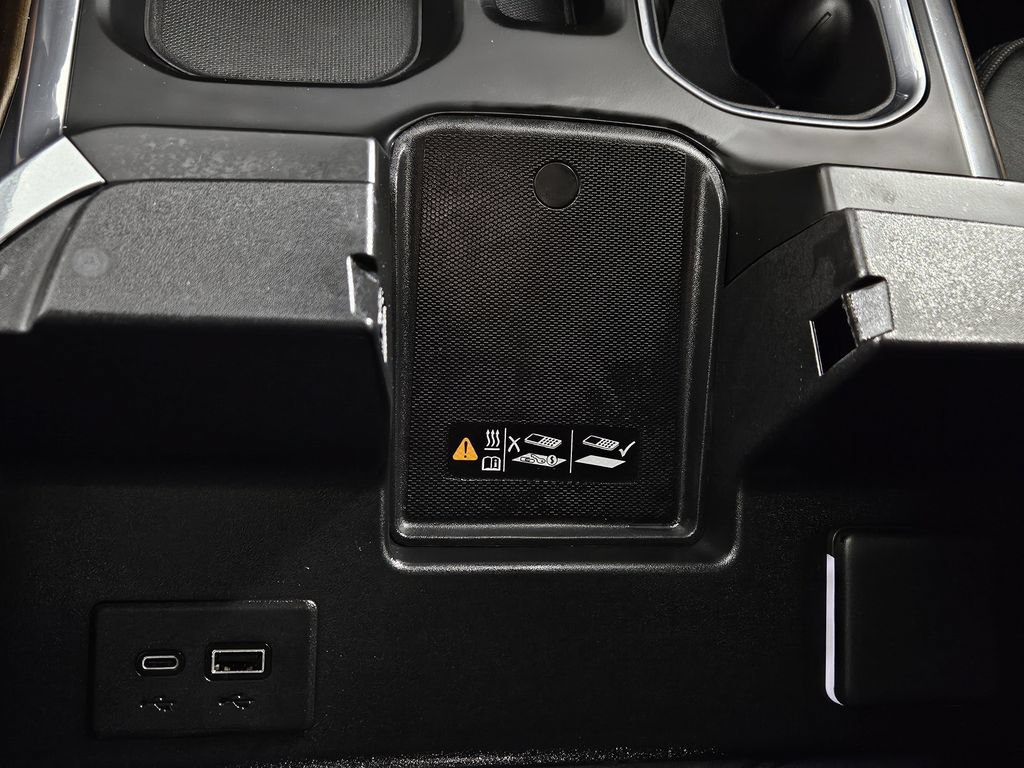 Used 2025 Chevrolet Silverado 1500 High Country w/ Midnight Edition AWD/4WD image 20