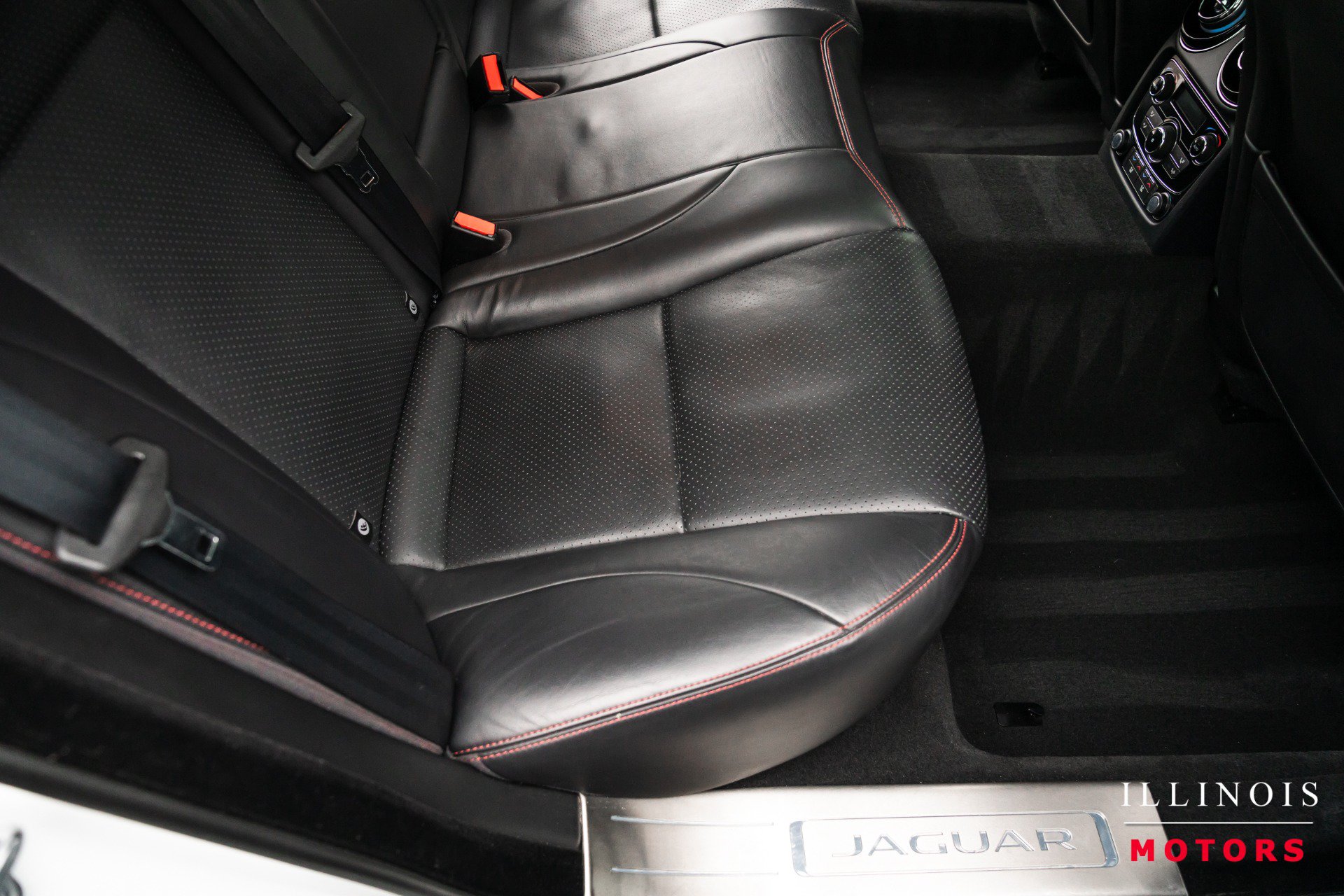 Used 2017 Jaguar XJ R RWD image 36
