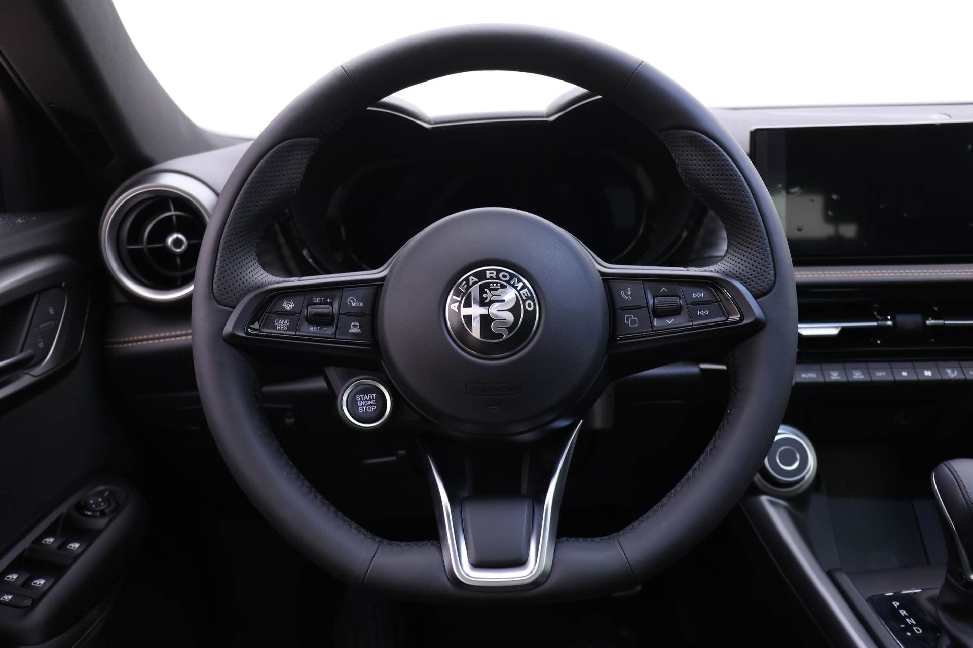 New 2025 Alfa Romeo Tonale w/ Premium Package AWD/4WD image 14