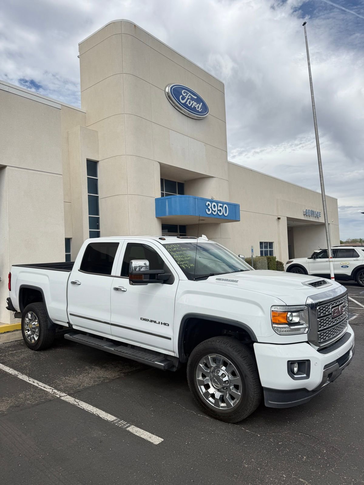 Used 2019 GMC Sierra 2500 Denali w/ Duramax Plus Package AWD/4WD image 7