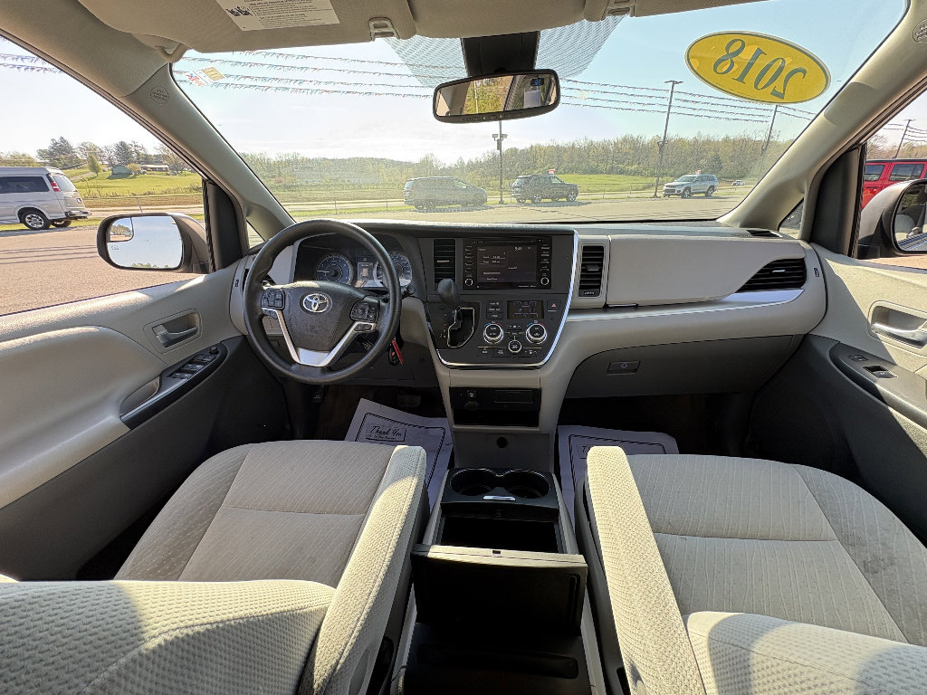 Used 2018 Toyota Sienna LE image 21