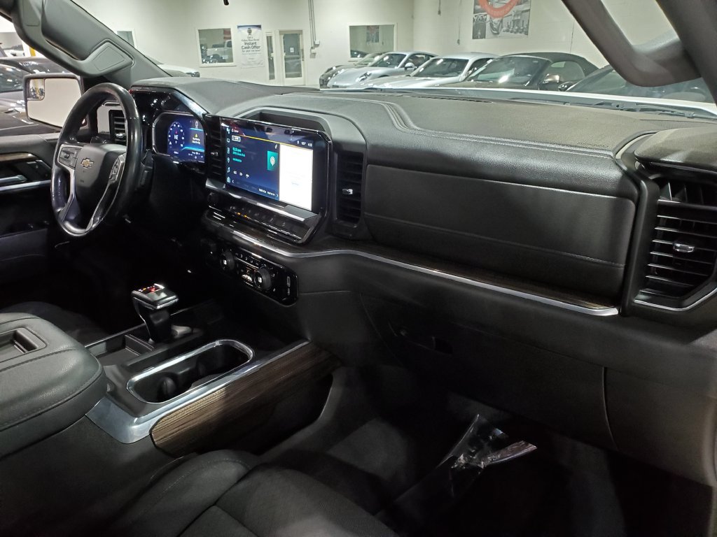 Used 2022 Chevrolet Silverado 1500 LT w/ Z71 Off-Road Package AWD/4WD image 15