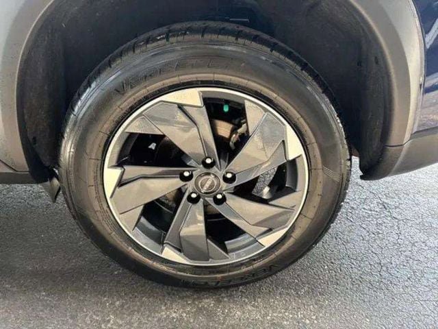 Used 2025 Nissan Rogue SV FWD image 11