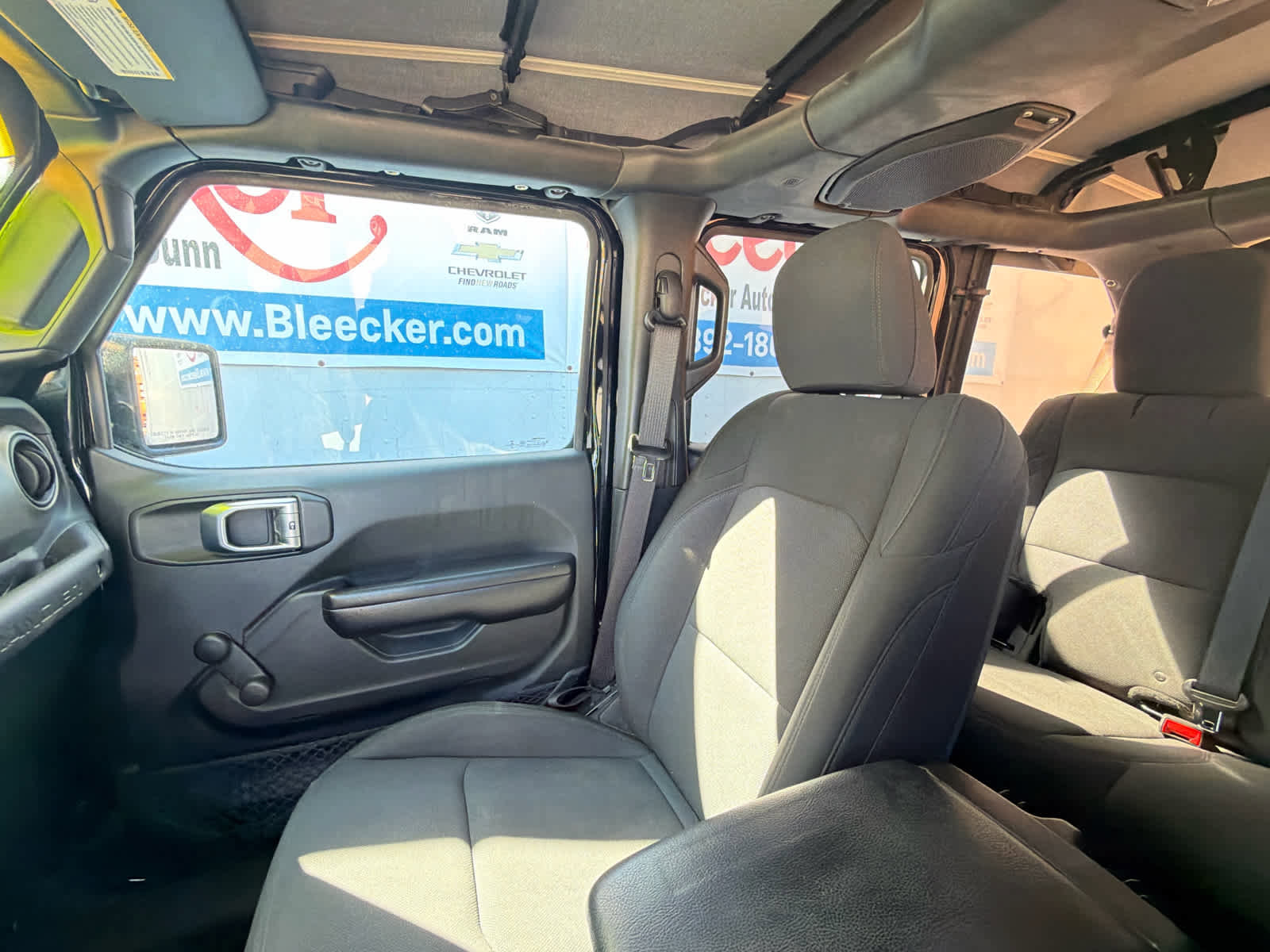 Used 2018 Jeep Wrangler Unlimited Sport image 25