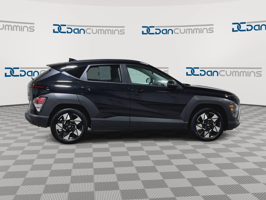 Used 2024 Hyundai Kona SEL FWD image 2
