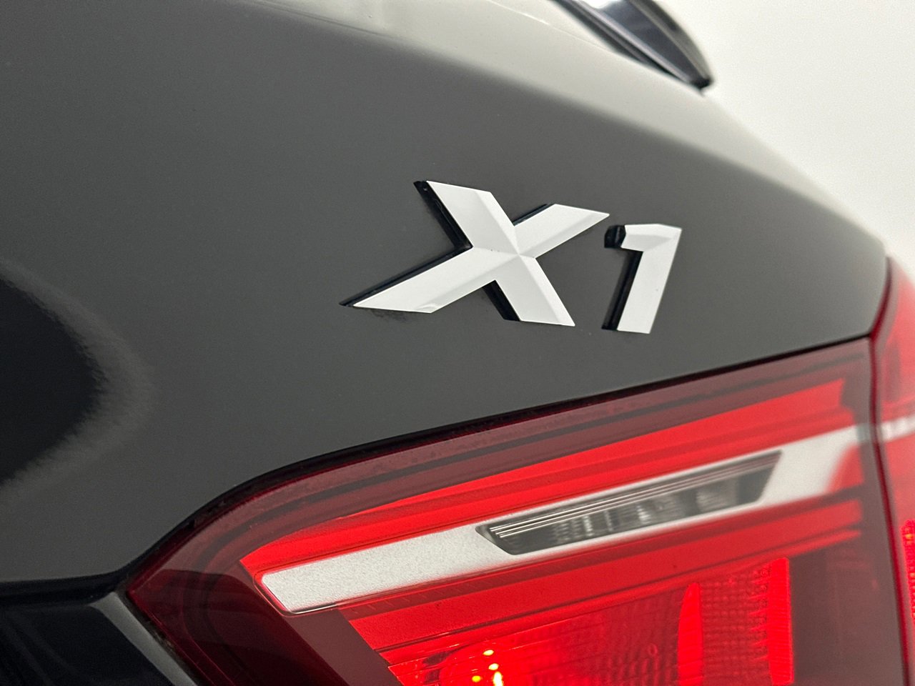 Used 2018 BMW X1 xDrive28i image 8