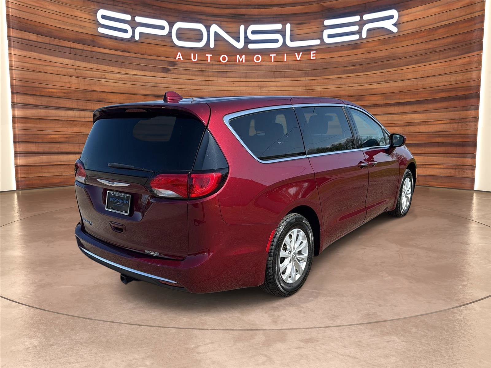 Used 2018 Chrysler Pacifica Touring Plus FWD image 7