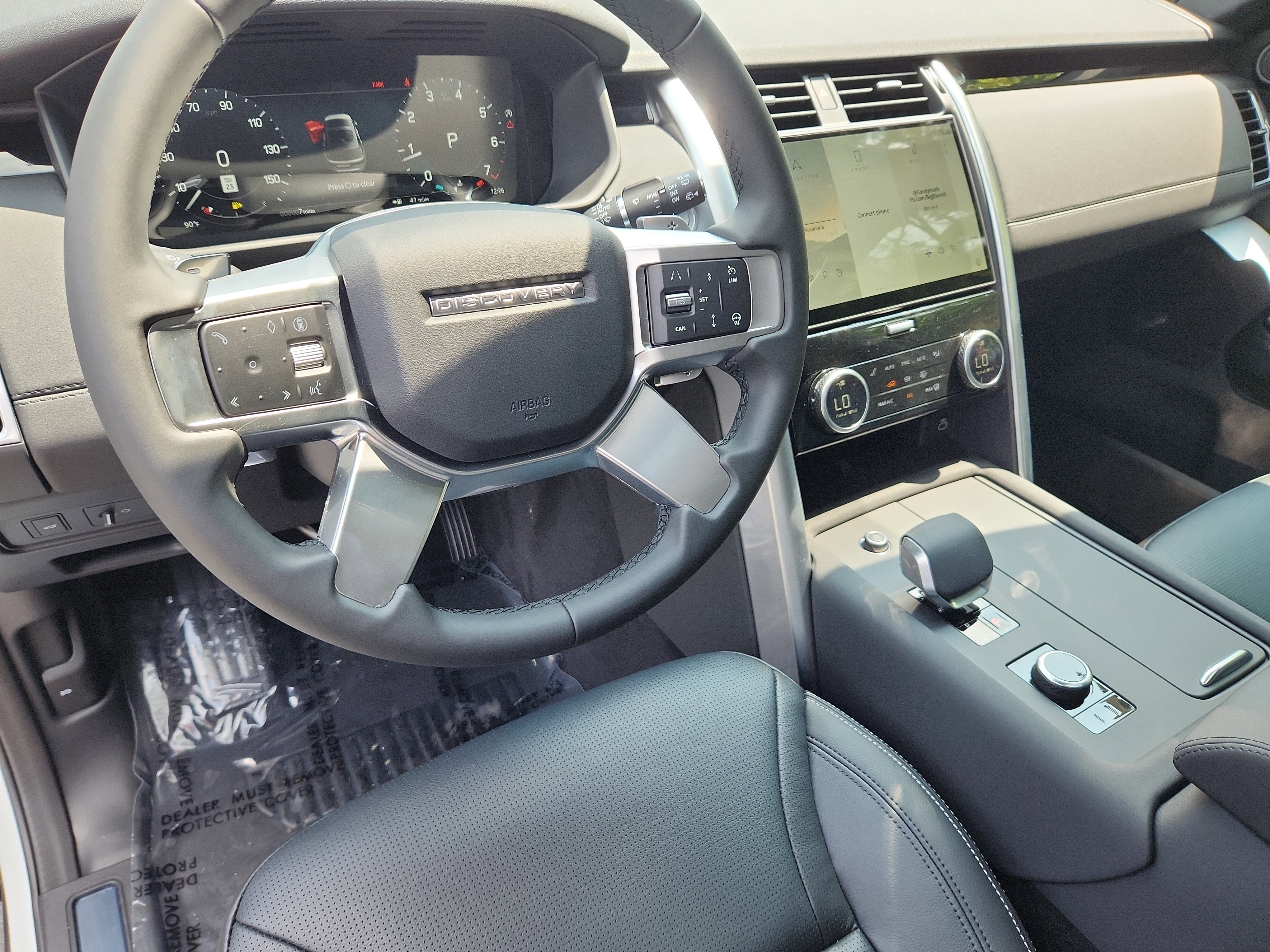 New 2025 Land Rover Discovery S image 15