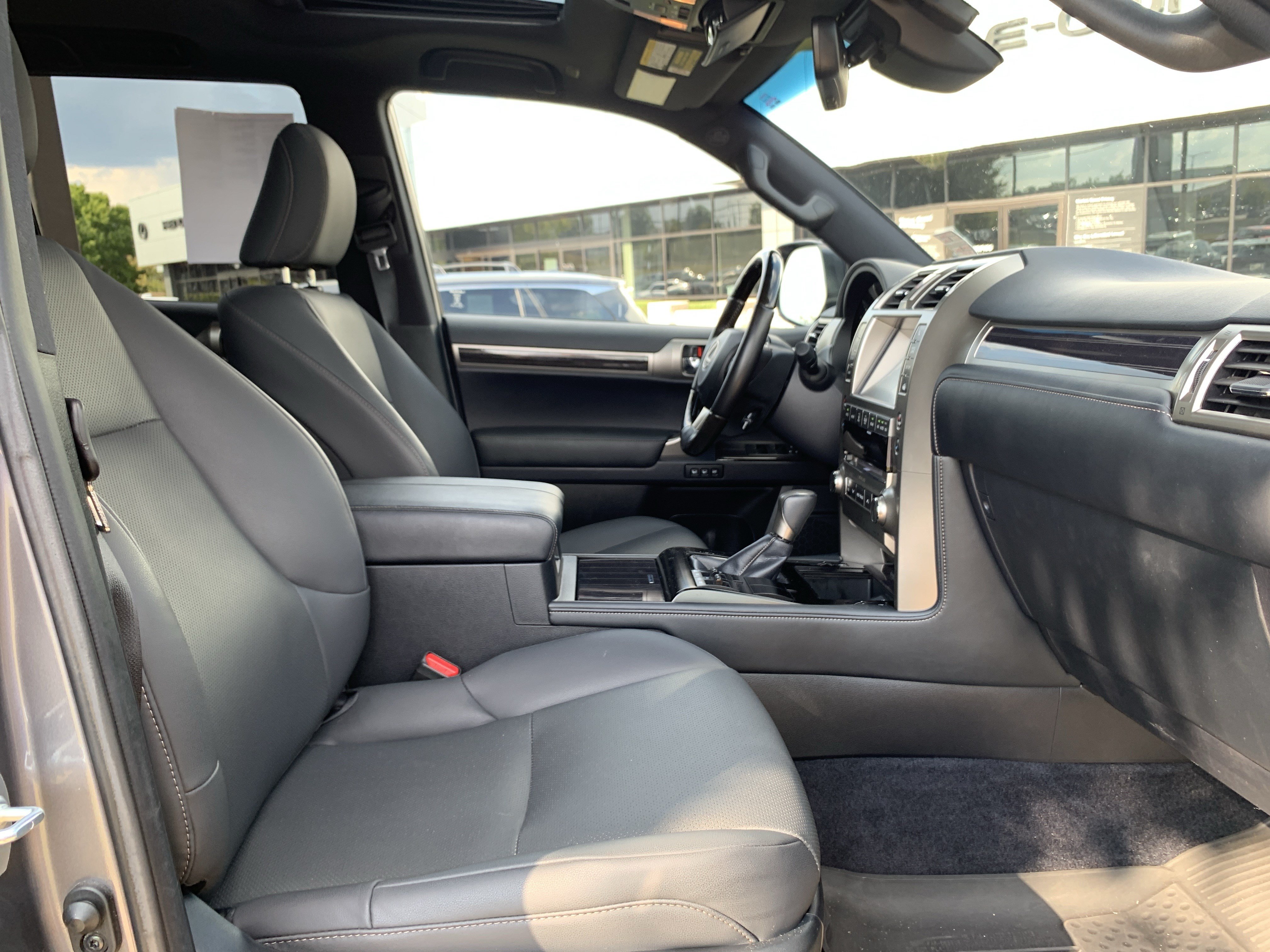 Used 2021 Lexus GX 460 Premium w/ Accessory Package AWD/4WD image 35