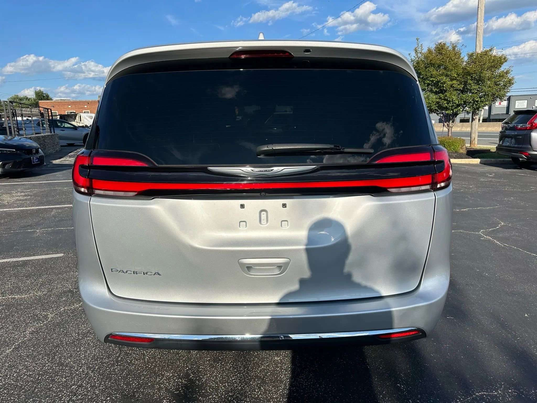 Used 2022 Chrysler Pacifica Touring-L image 6