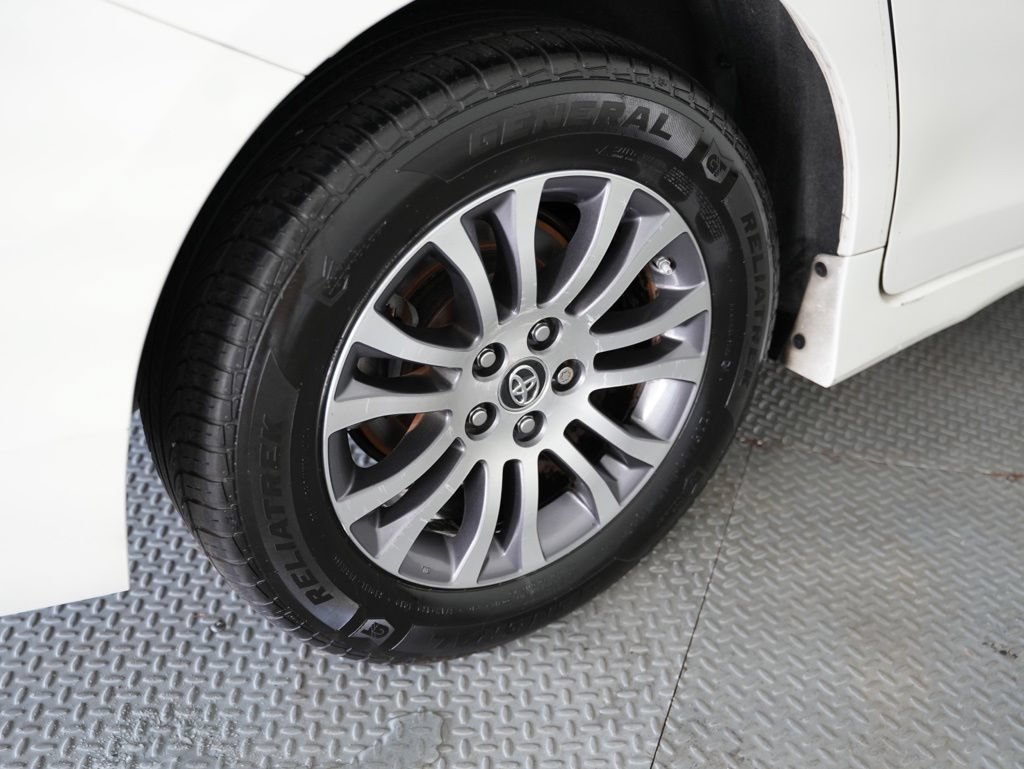 Used 2020 Toyota Sienna XLE w/ XLE Navigation Package FWD image 55
