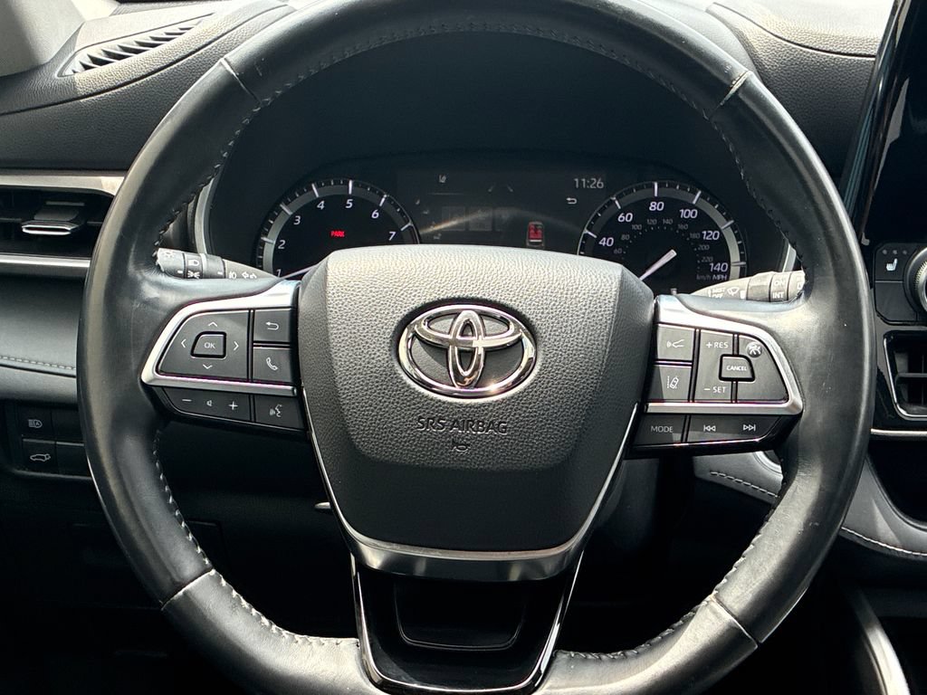 Used 2021 Toyota Highlander XLE AWD/4WD image 28