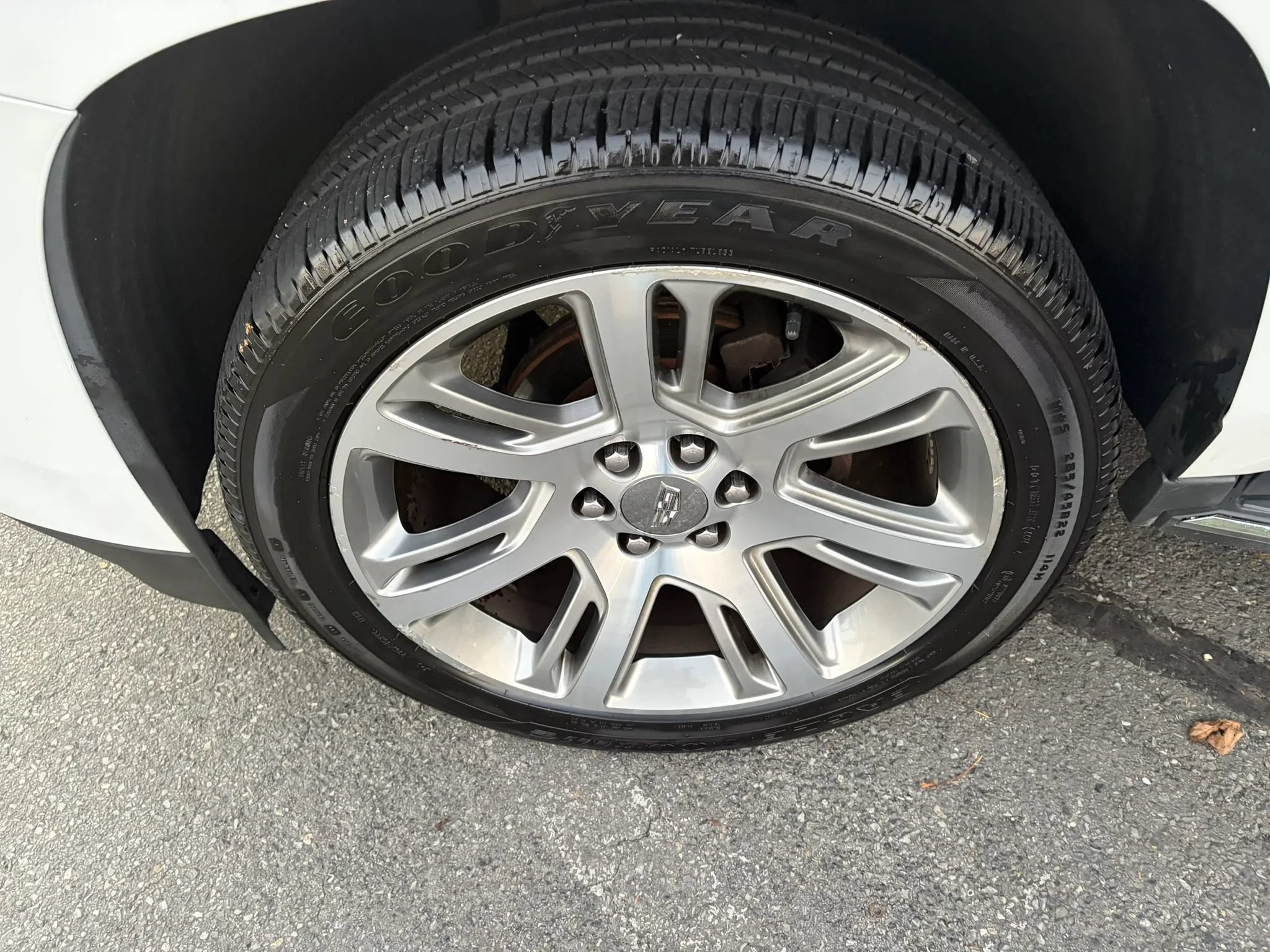 Used 2016 Cadillac Escalade Luxury AWD/4WD image 26