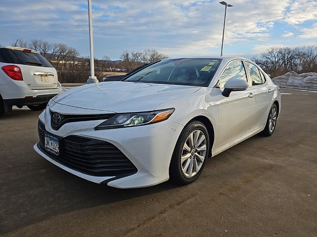 Used 2020 Toyota Camry LE image 5